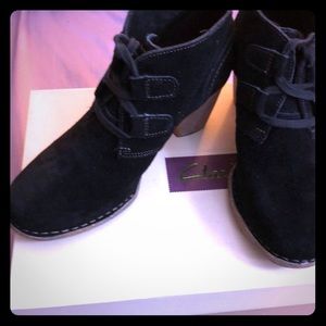 Size 8 black suede clark ankle boots